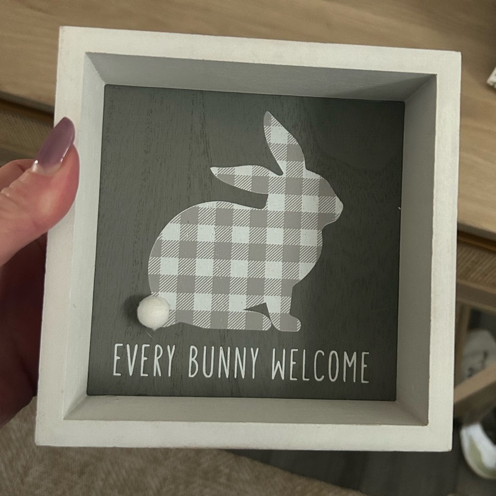 Every bunny welcome Easter decoration